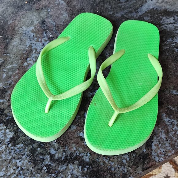 Old Navy Green Flip Flops Size 9 - Picture 2 of 14
